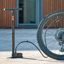 SKS Germany Pompe à Pied Air-X-Plorer 10.0 9 SKS Germany Pompe à Pied Air-X-Plorer 10.0 -Vélo Électrique Soldes Magasin 4002556971038 SKS AirXPlorer 10 0 Standpumpe 3