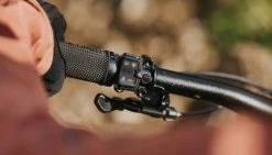 Bosch Mini Remote (BRC3300) Le Système Intelligent -Vélo Électrique Soldes Magasin Bosch Mini Remote BRC3300 Das smarte System EB13100001 c