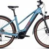 Cube Nuride Hybrid Performance 625 Allroad Lady Metalblue´n´red -Vélo Électrique Soldes Magasin CUBE Nuride Hybrid Performance 625 Allroad Lady metalblue n red 632661 Z 1