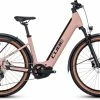 Cube Reaction Hybrid Pro 750 Allroad Easy Entry Blushrose´n´silver -Vélo Électrique Soldes Magasin CUBE Reaction Hybrid Pro 750 Allroad Easy Entry blushrose n silver 634173 1