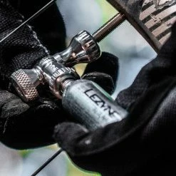 Lezyne CO₂ Entraînement De Contrôle De La Pompe 7 Lezyne CO₂ Entraînement De Contrôle De La Pompe -Vélo Électrique Soldes Magasin Lezyne 1 C2 CTRLDR V106 20052321 CO2 Pumpe Control Drive 2