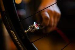 Silca Pompe à Pied Superpista Ultimate HIRO 13 Silca Pompe à Pied Superpista Ultimate HIRO -Vélo Électrique Soldes Magasin SILCA Superpista Ultimate HIRO Standpumpe AM PU SP2 ASY 011 6