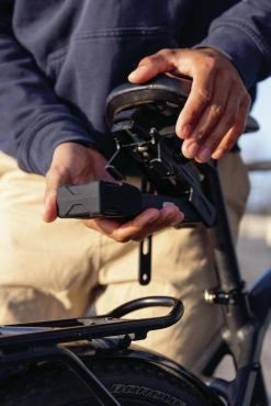 Abus SH-SF Adaptateur Pour Fixation De Selle, Housse De Pluie Incluse 10 Abus SH-SF Adaptateur Pour Fixation De Selle, Housse De Pluie Incluse -Vélo Électrique Soldes Magasin abus 67866 20113931 SH SF Adapter fur Sattelbefestigung inkl Regenuberzug 3